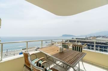 Image of Safran A40 Sea and Castle view