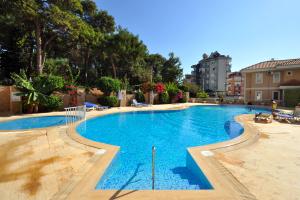 Image of 4+1 Sea and Castle view