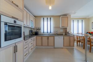 Image of Elite 4 sea and castle view penthouse