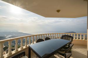 Image of Snowdrop Frank Penthouse