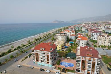 Alanya mulkidagi ushbu mehmonxonada katta derazalar, kafel pollari, neytral mebellar va yorug', havodor muhit mavjud.