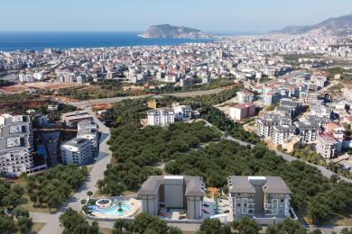 Alanya mulki: Zamonaviy ochiq rejadagi yashash maydoni, silliq oshxona, marmar aksanlar va yorqin muhit yaratuvchi zamonaviy halqa yoritgichlari bilan.