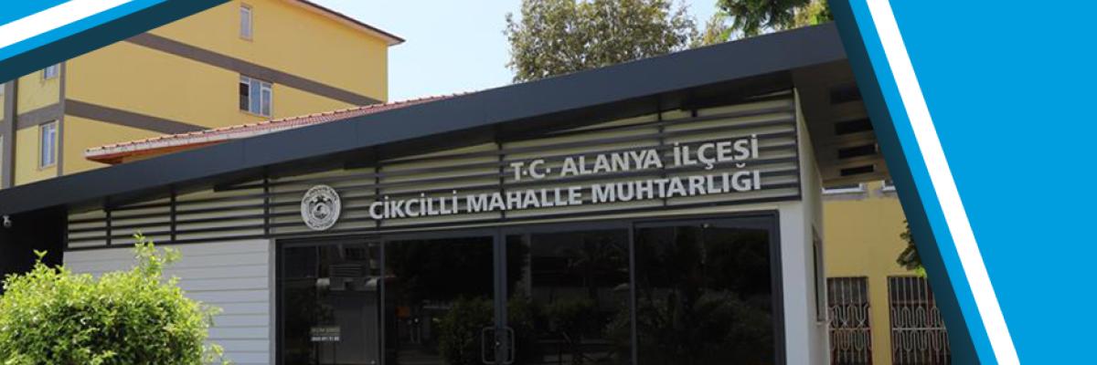 Ured u naselju Cikcilli u Alanji, Turska, nudi lokalne usluge i ugodnu atmosferu za turiste.